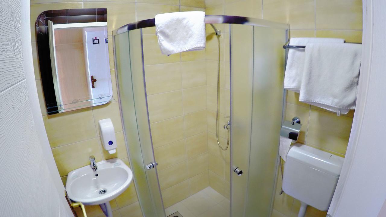 City Hostel บันยาลูกา ภายนอก รูปภาพ